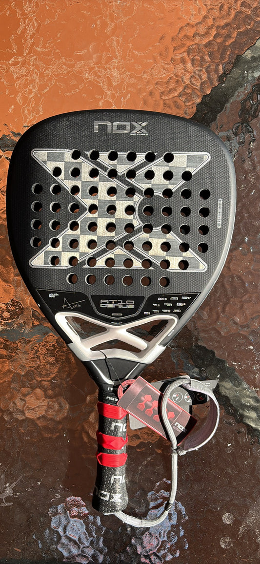 🎾 Preowned 2026 NOX AT10 Genius Attack Padel Racket